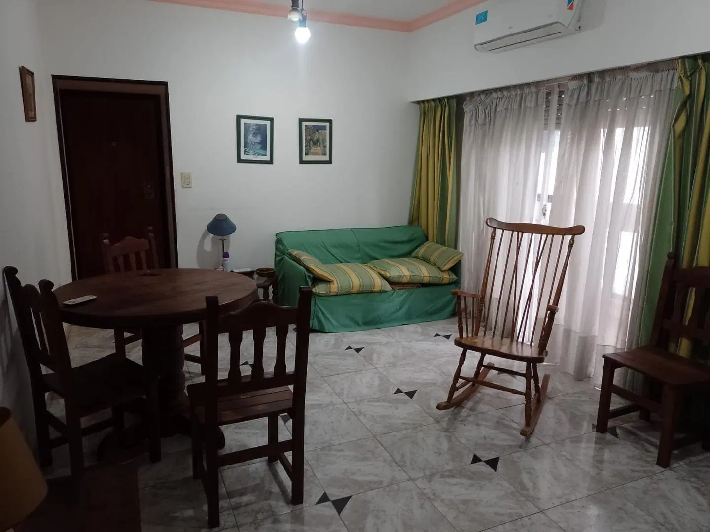 VENTA DEPTO. 2 AMB. CTFTE CON BALCON IMPECABLE !!! 4