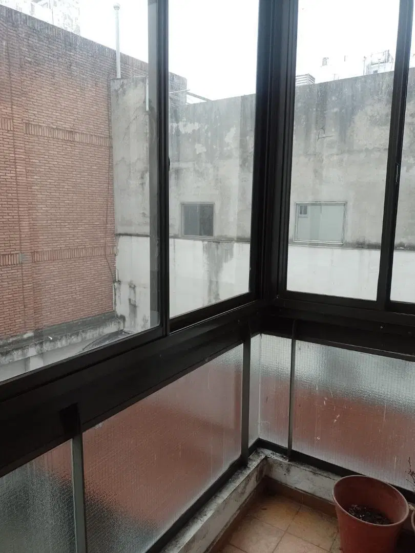 VENTA DEPTO. 2 AMB. CTFTE CON BALCON IMPECABLE !!! 2