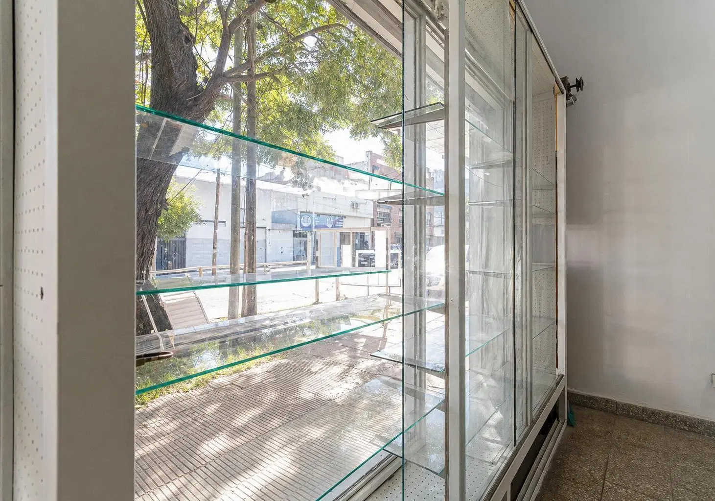ALQUILER • FLORIDA • LOCAL COMERCIAL 4