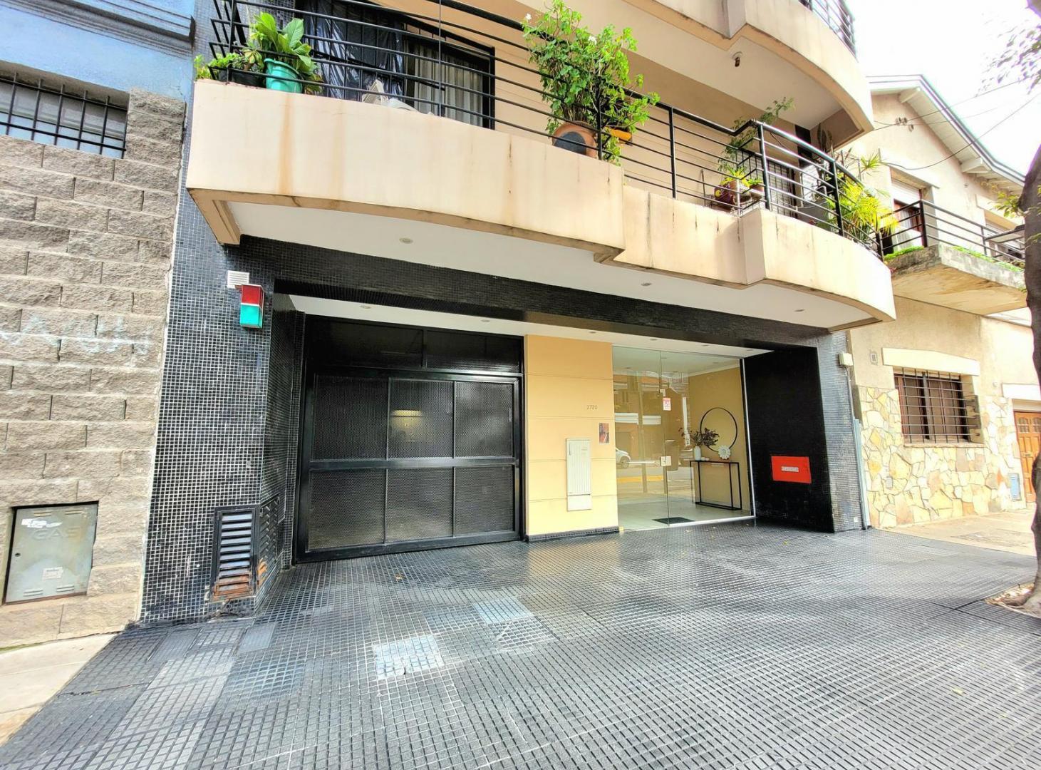VENTA • COGHLAN • 3 AMBIENTES • PATIO