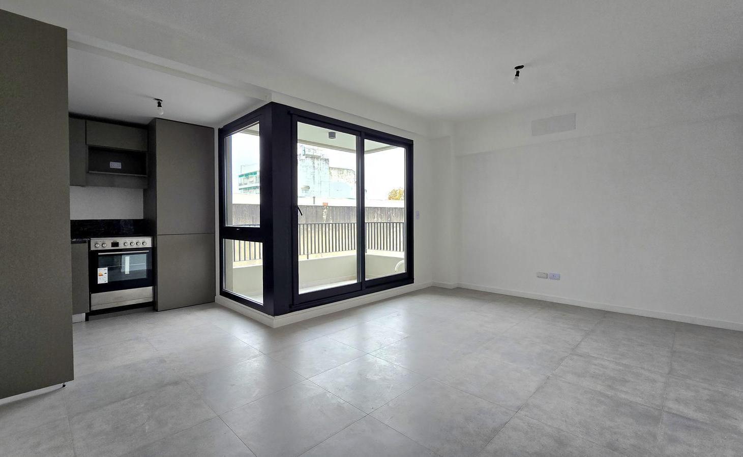 VENTA • VILLA GRAL. MITRE • 2 AMBIENTES • PATIO