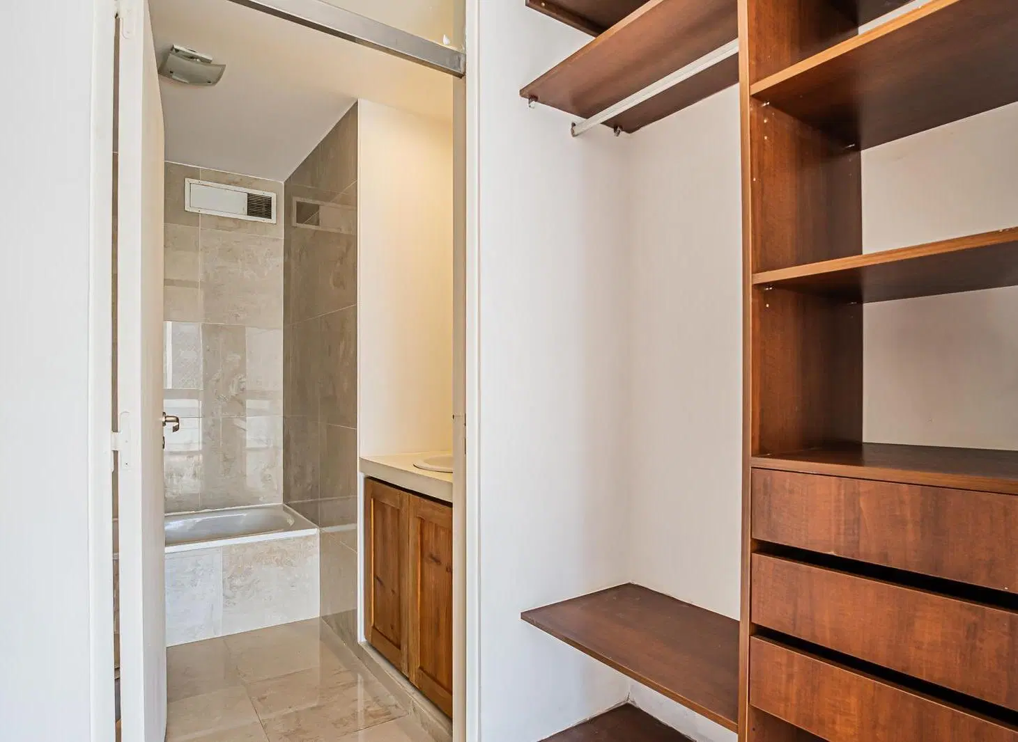 VENTA • VILLA URQUIZA • SEMIPISO • 2 AMBIENTES • COCHERA • APTO CRÉDITO 4