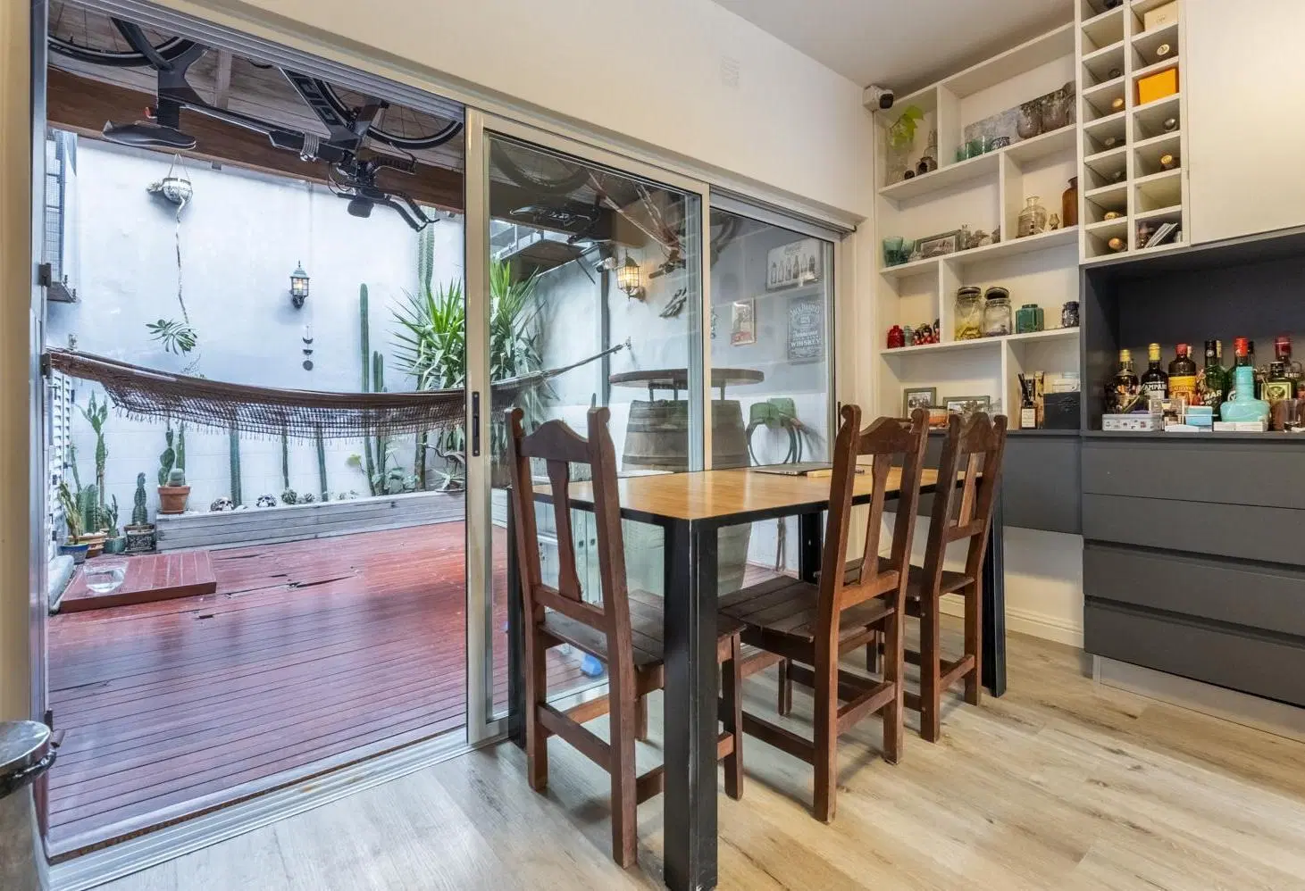VENTA • VICENTE LÓPEZ • PH • 4 AMBIENTES • COCHERA 5