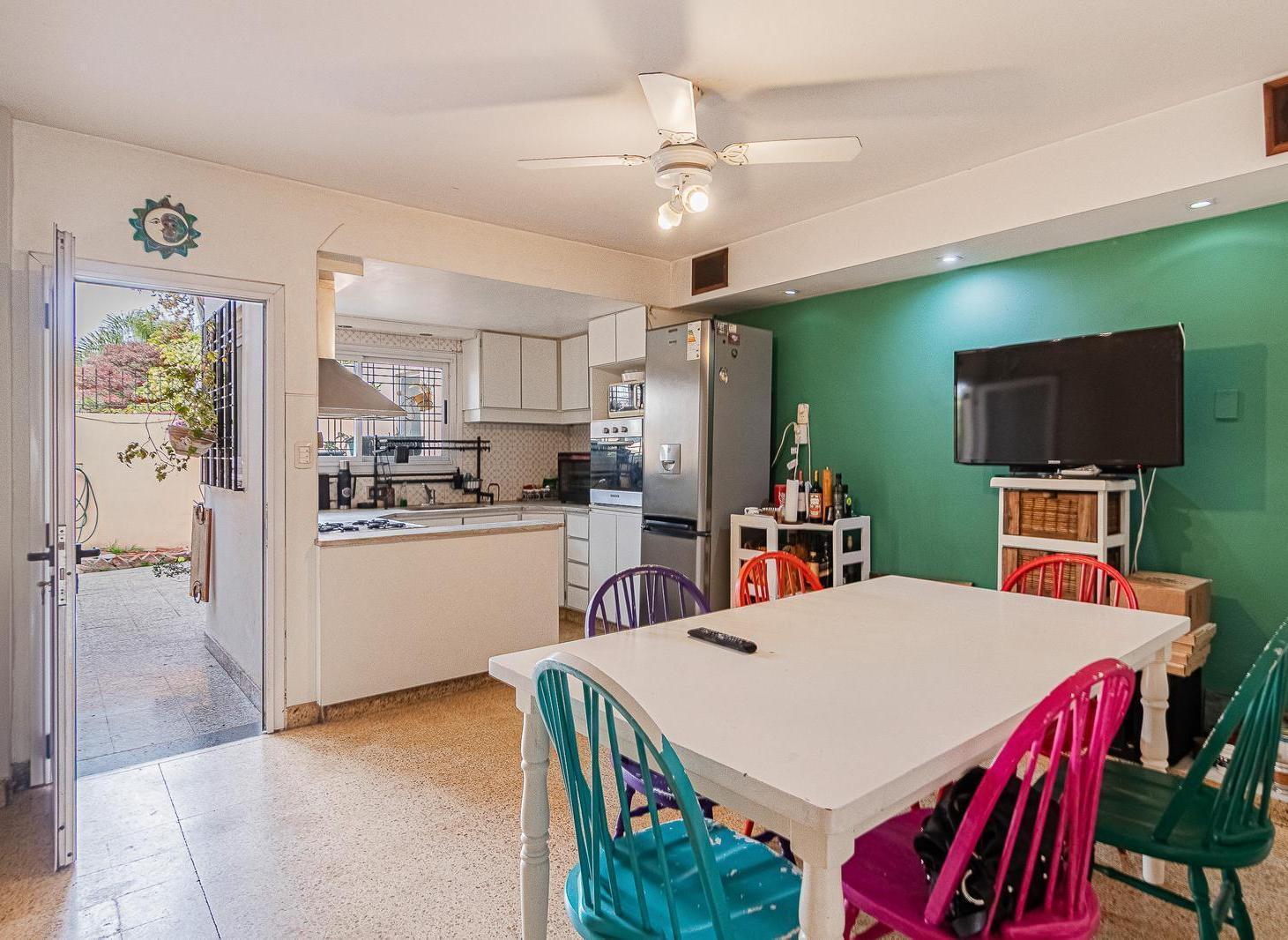 Foto de VENTA • OLIVOS • CASA • 6 AMBIENTES • 3 COCHERAS, imagen 2