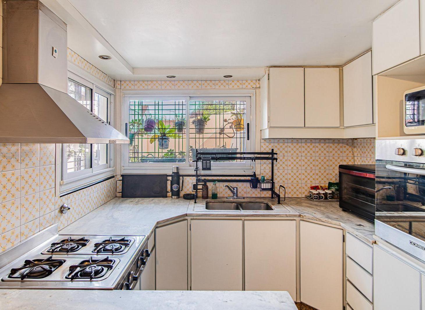 Foto de VENTA • OLIVOS • CASA • 6 AMBIENTES • 3 COCHERAS, imagen 5