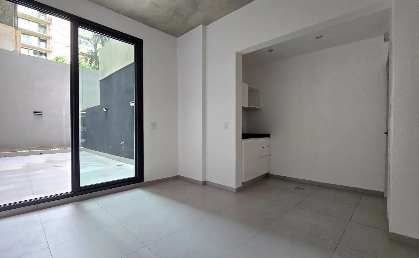 ALQUILER • BELGRANO • LOCAL COMERCIAL • PATIO 3