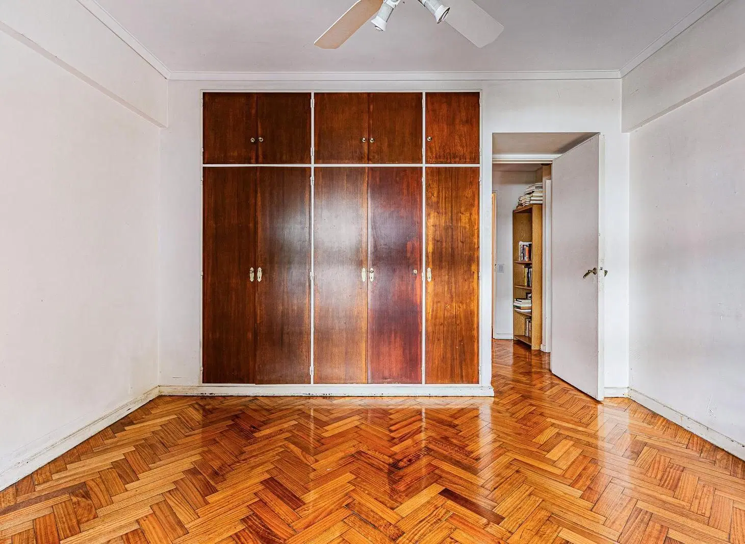 VENTA • LAS CAÑITAS • SEMIPISO • 4 AMBIENTES • COCHERA 8