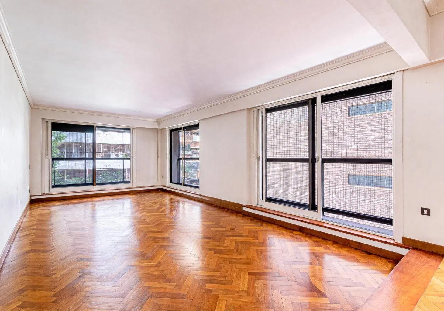 VENTA • LAS CAÑITAS • SEMIPISO • 4 AMBIENTES • COCHERA 5
