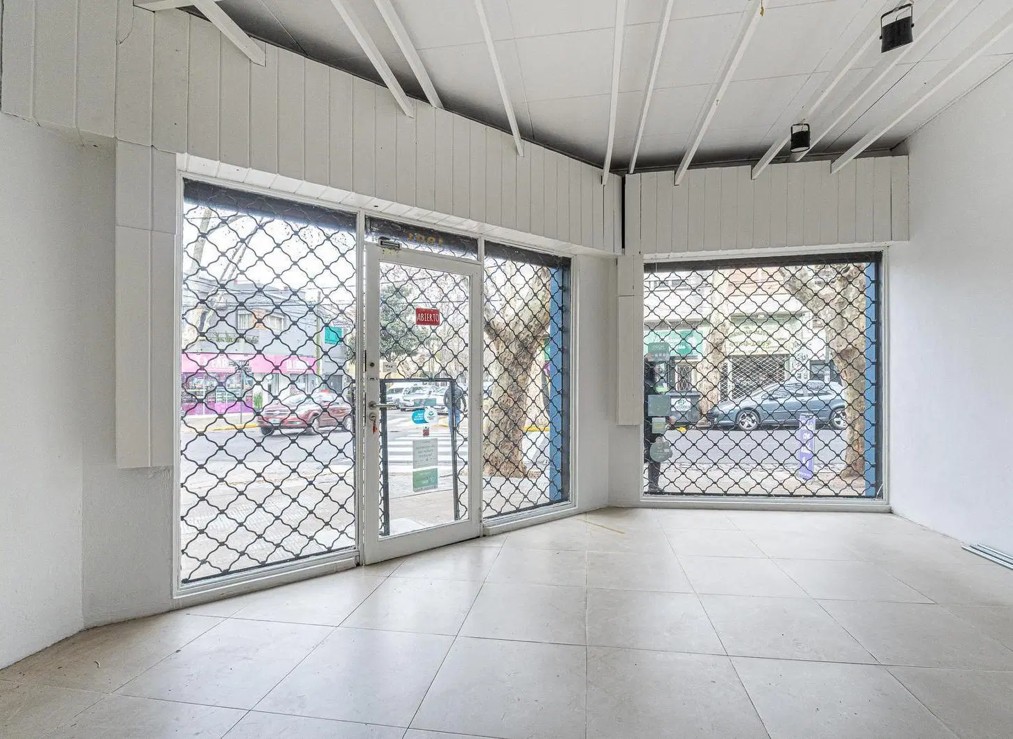 ALQUILER • LOCAL • VICENTE LOPEZ 8