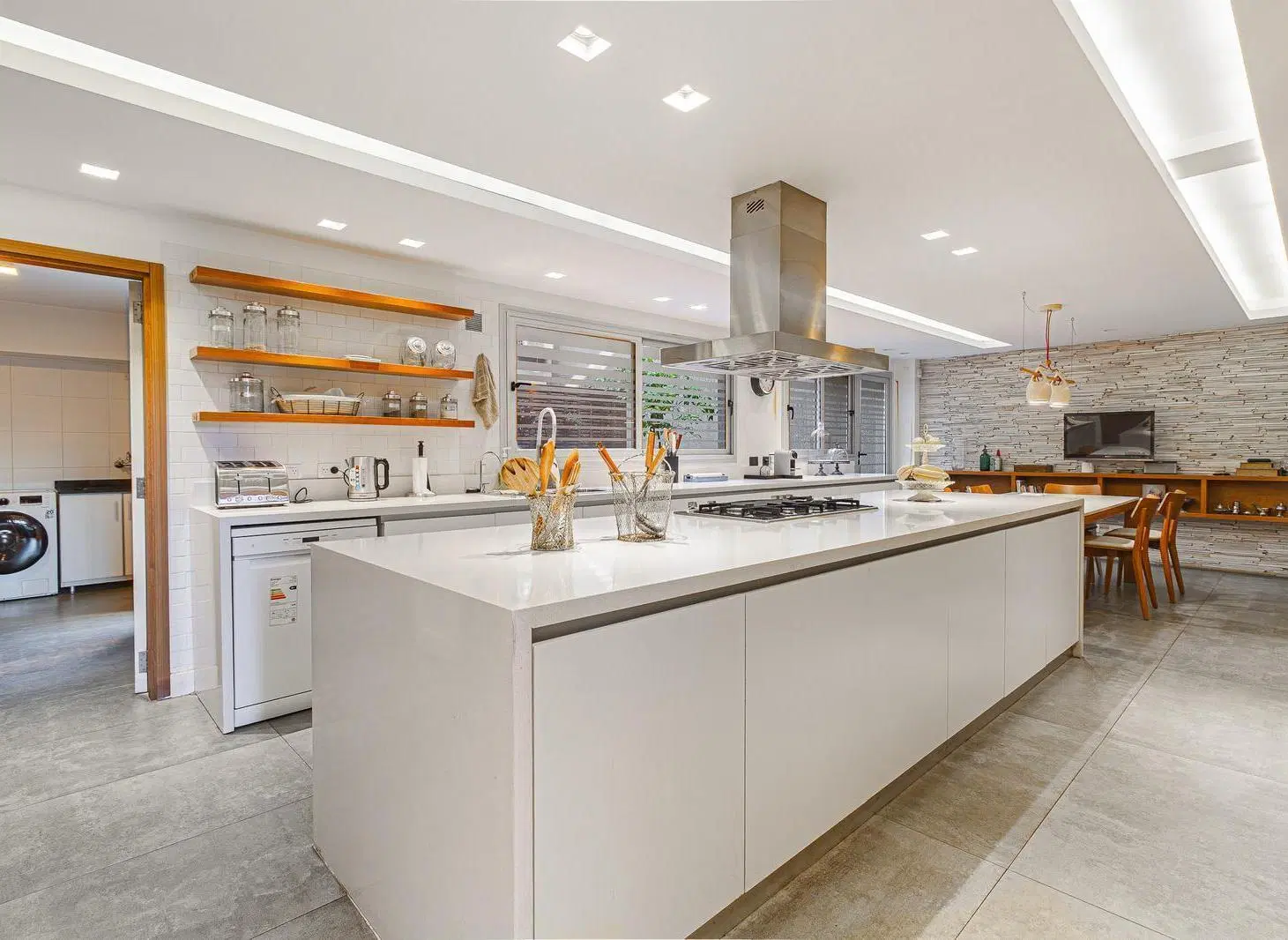VENTA • COLEGIALES • DÚPLEX • 6 AMBIENTES • JARDÍN • PILETA • COCHERA 1