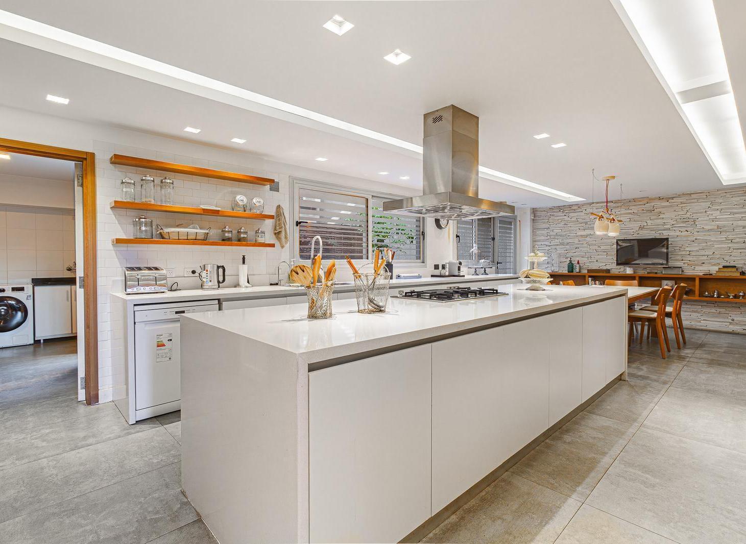 Foto de VENTA • COLEGIALES • DÚPLEX • 6 AMBIENTES • JARDÍN • PILETA • COCHERA, imagen 3
