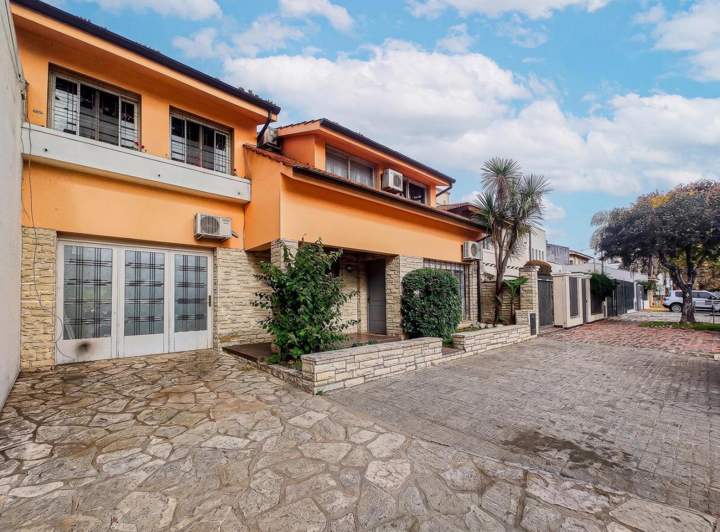 Foto de VENTA • OLIVOS • CASA • 6 AMBIENTES • 3 COCHERAS, imagen 1