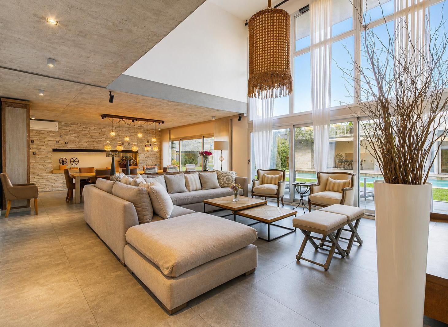 Foto de VENTA • COLEGIALES • DÚPLEX • 6 AMBIENTES • JARDÍN • PILETA • COCHERA, imagen 1