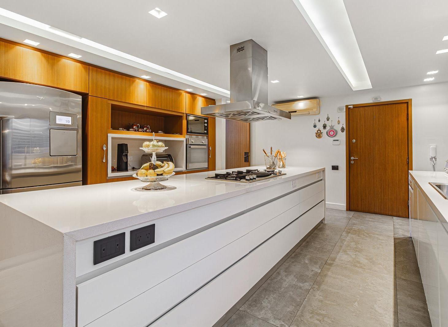 Foto de VENTA • COLEGIALES • DÚPLEX • 6 AMBIENTES • JARDÍN • PILETA • COCHERA, imagen 3