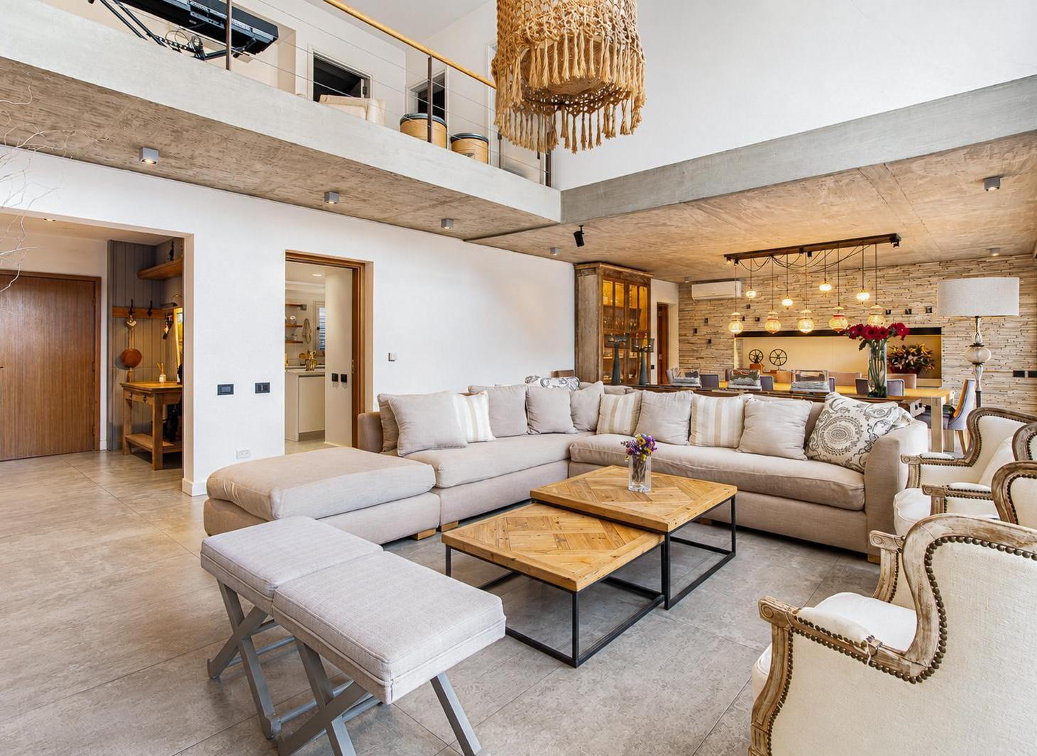 Foto de VENTA • COLEGIALES • DÚPLEX • 6 AMBIENTES • JARDÍN • PILETA • COCHERA, imagen 4
