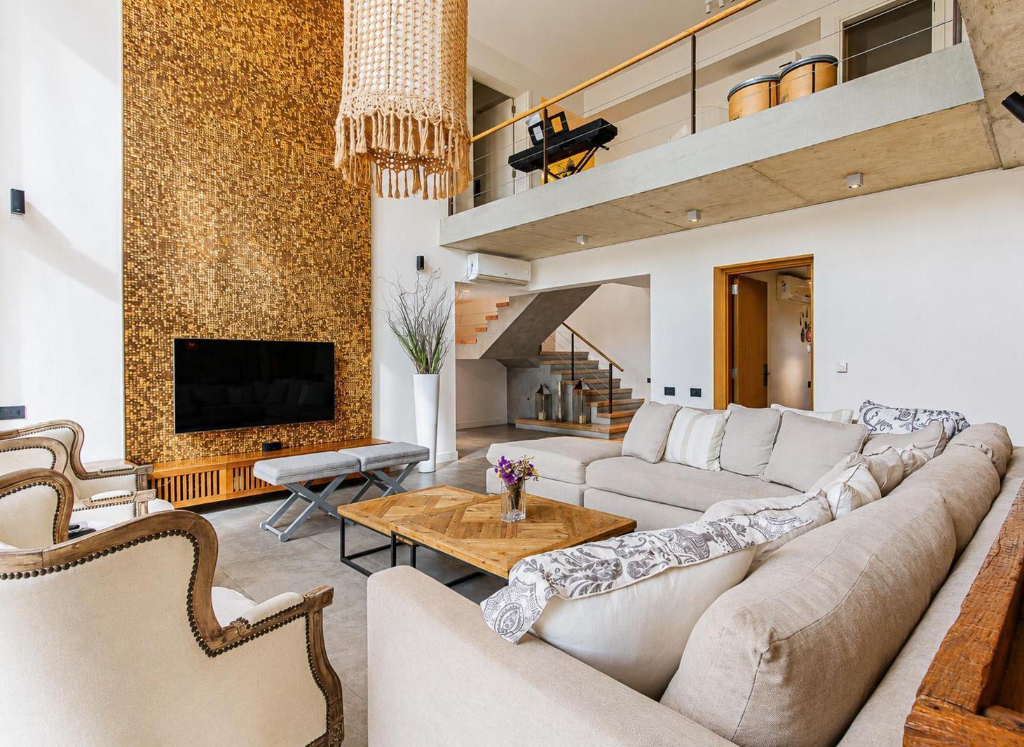 Foto de VENTA • COLEGIALES • DÚPLEX • 6 AMBIENTES • JARDÍN • PILETA • COCHERA, imagen 2