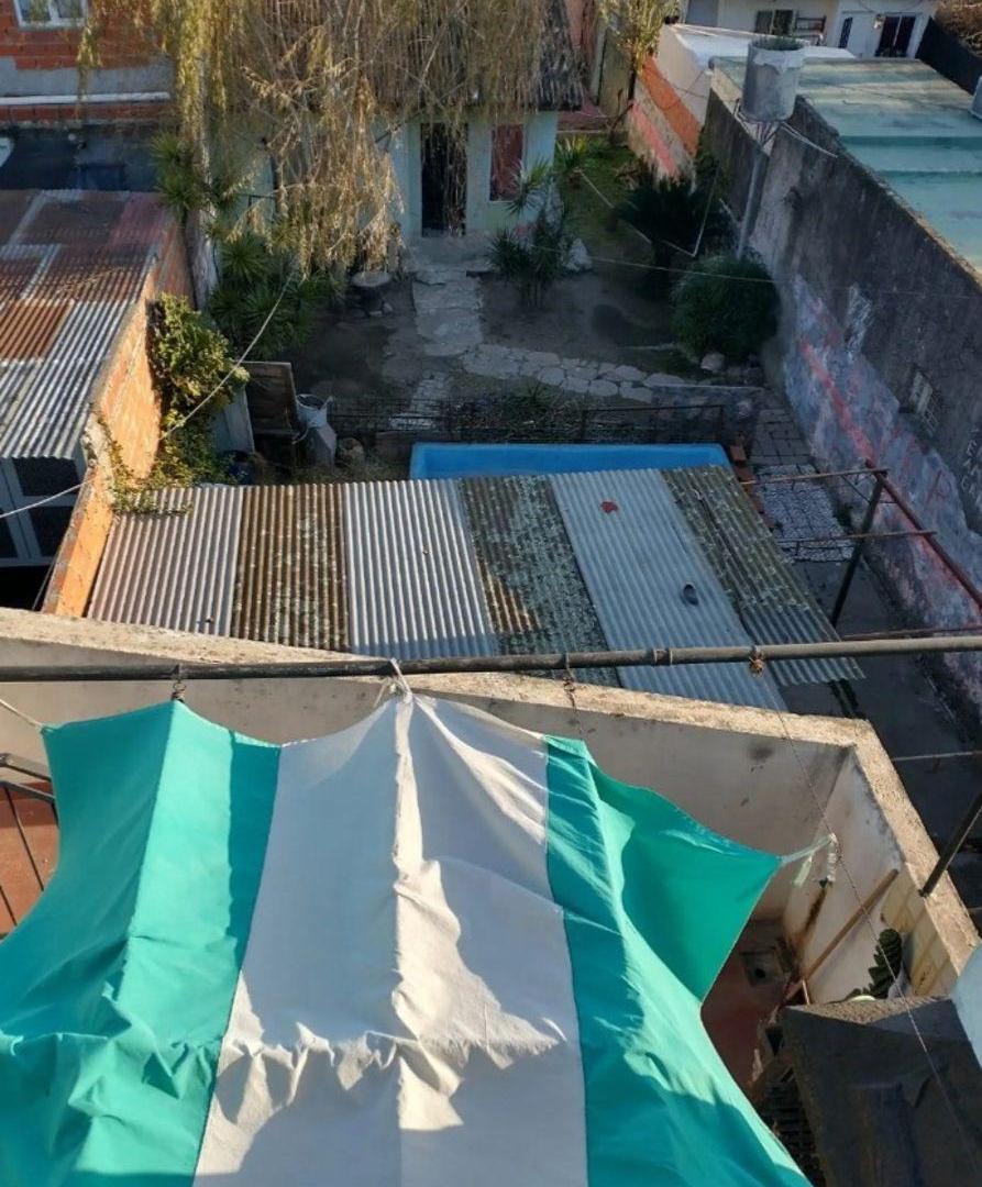Foto de NUEVO VALOR OPORTUNIDAD !!!! 2 locales en p.b mas depto tipo casa en, imagen 2