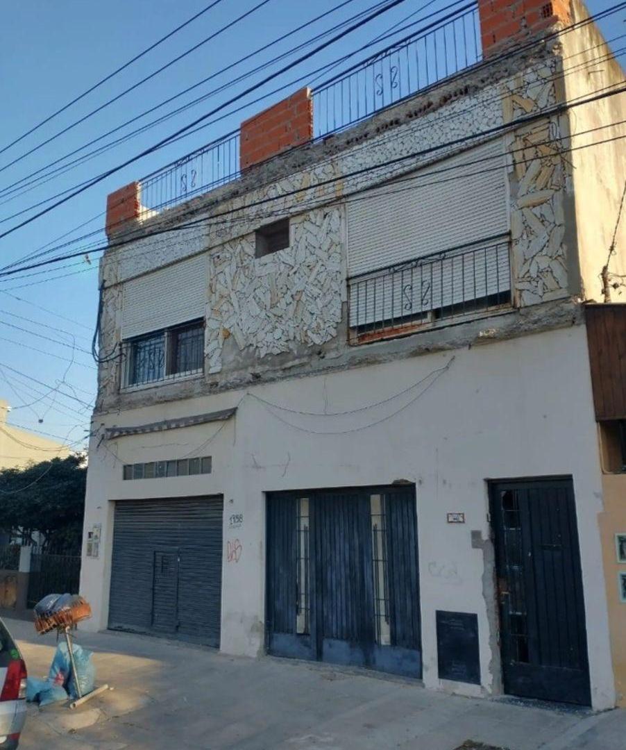 Foto de NUEVO VALOR OPORTUNIDAD !!!! 2 locales en p.b mas depto tipo casa en, imagen 1