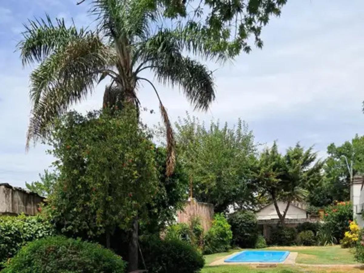 Foto de NUEVO VALOR !!! CASA CON 1000 M2 DE PARQUE Y PILETA., imagen 3