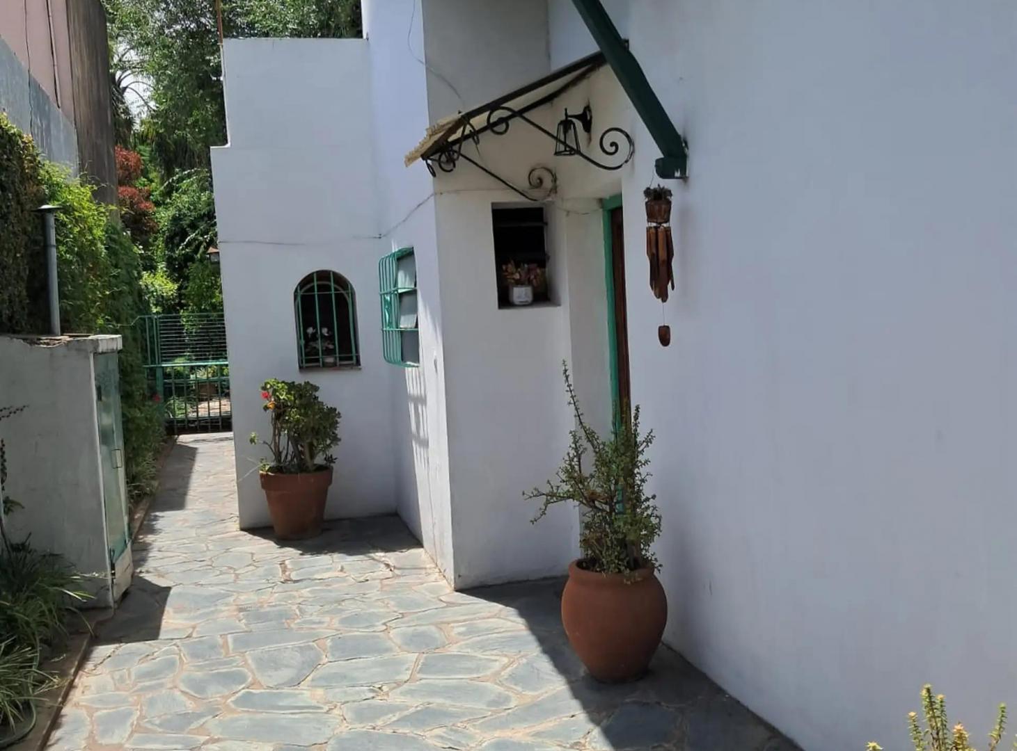 Foto de NUEVO VALOR !!! CASA CON 1000 M2 DE PARQUE Y PILETA., imagen 1
