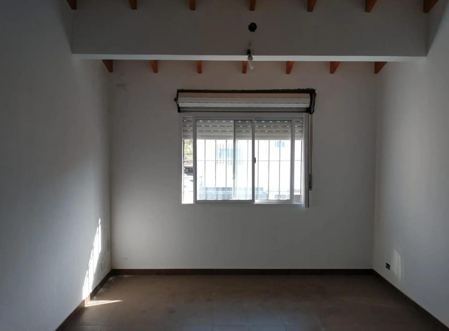 Foto de Casa de 80 m² con 2 dormitorios en alquiler en William Morris, imagen 3