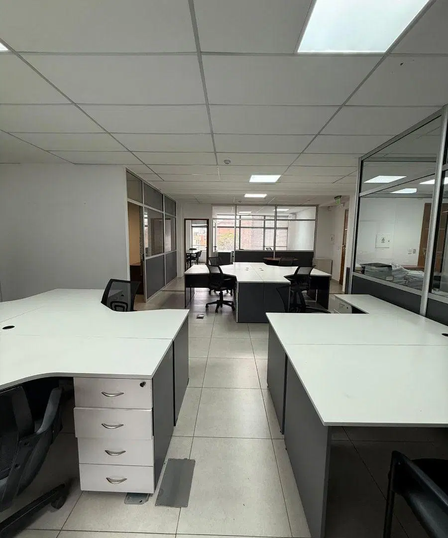 Oficina comercial de 144 m2 en alquiler , calle P. Mendocinas. Ciudad de Mendoza 3