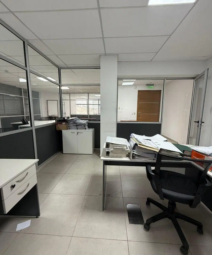 Oficina comercial de 144 m2 en alquiler , calle P. Mendocinas. Ciudad de Mendoza 5