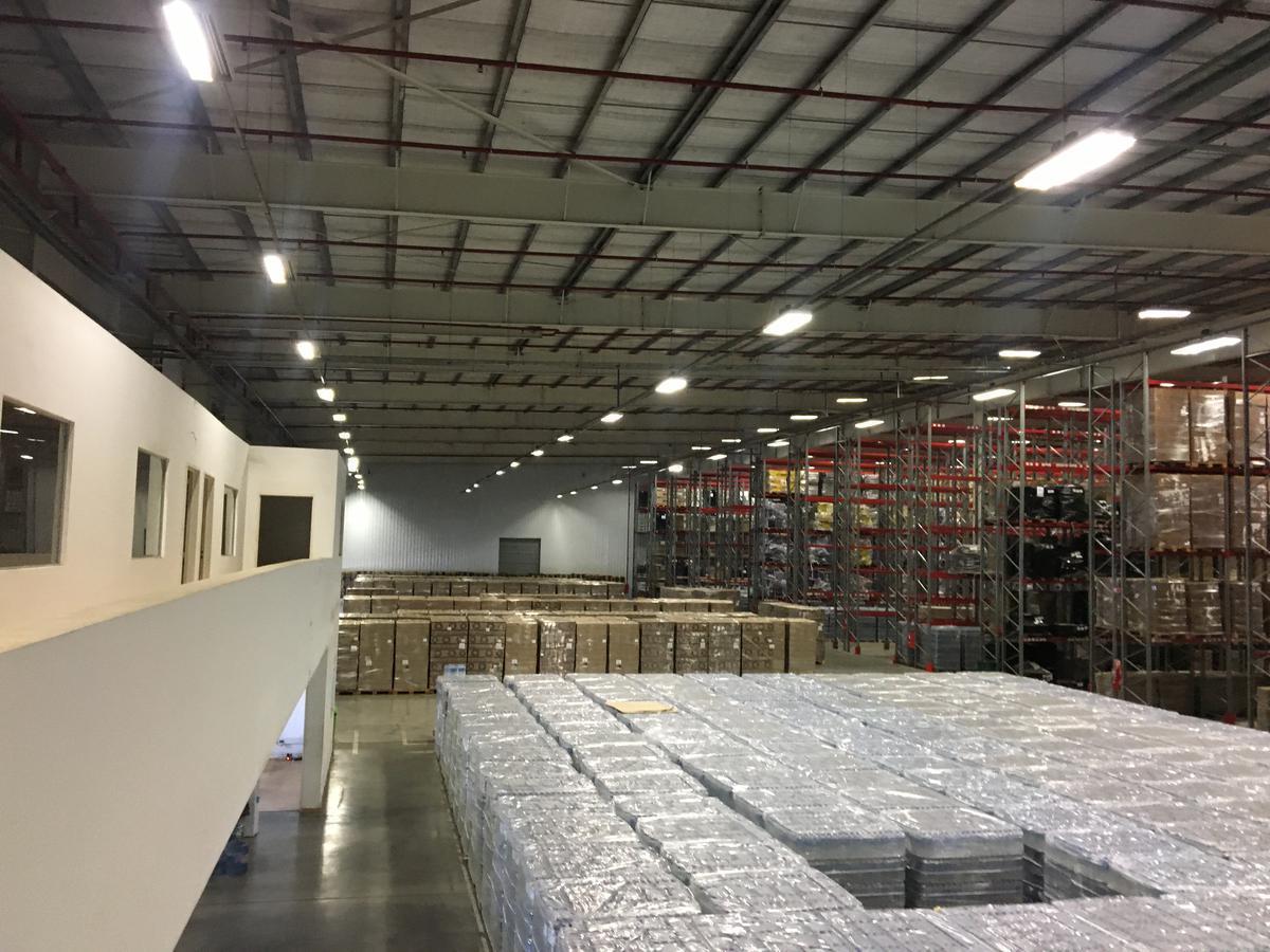 Nave / Bodega 13.000 C/racks - Malvinas Argentinas 1