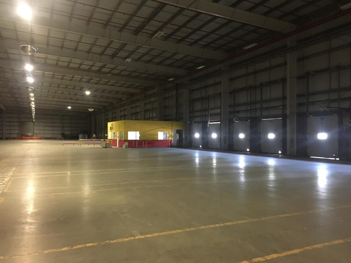 Nave 5.000 m2 - Malvinas Argentinas