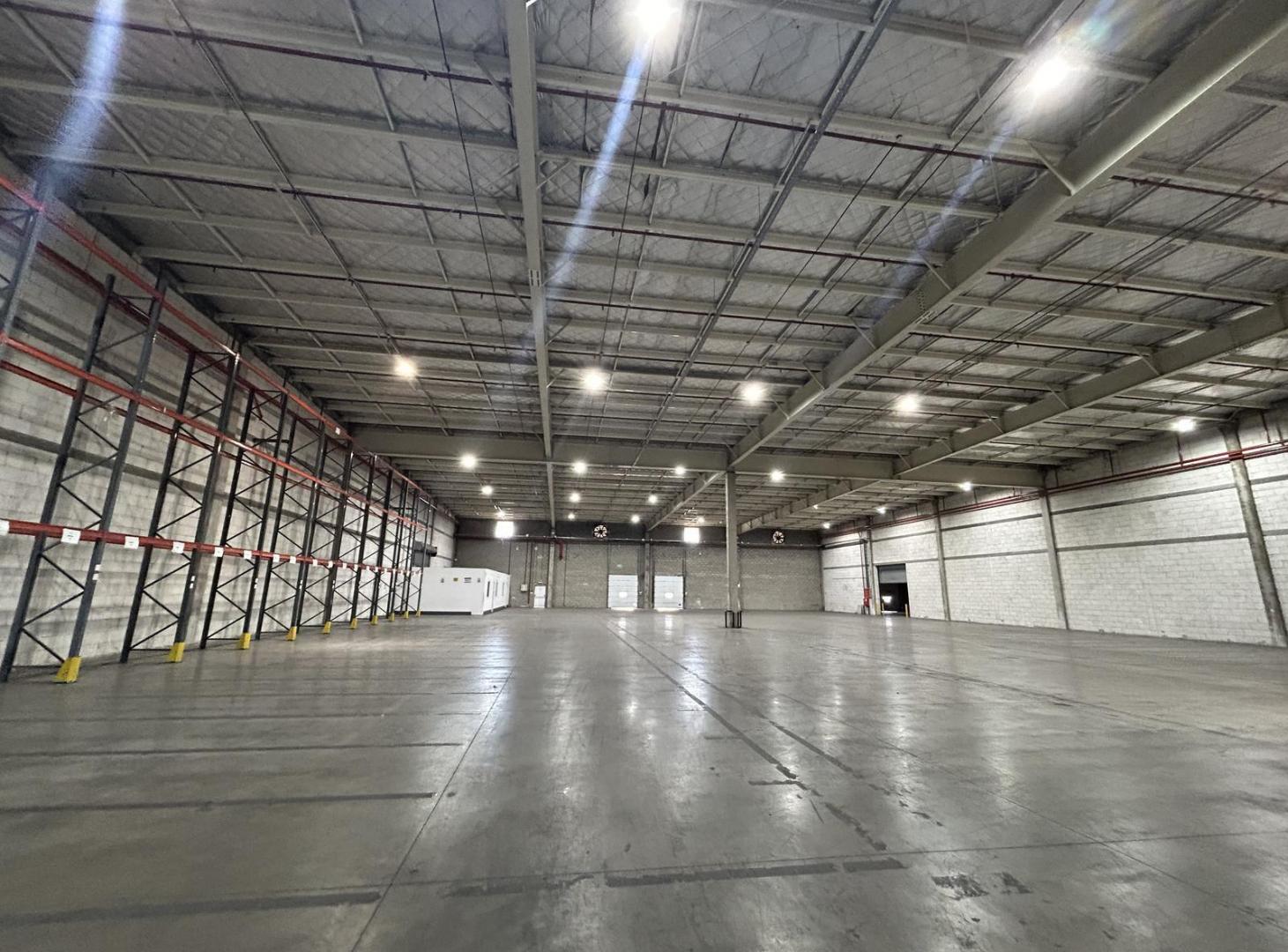 Nave Producto Peligroso - 3.600m2 c/racks