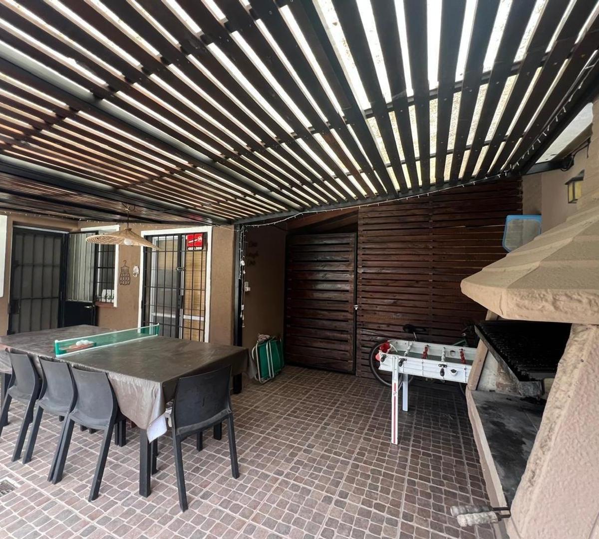 Venta de Chalet 4 AMBIENTES en Castelar, Morón.