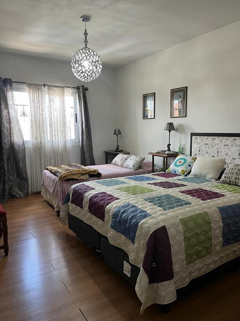 Castelar Norte Impecable Casa Racionalista 5 ambientes Permu