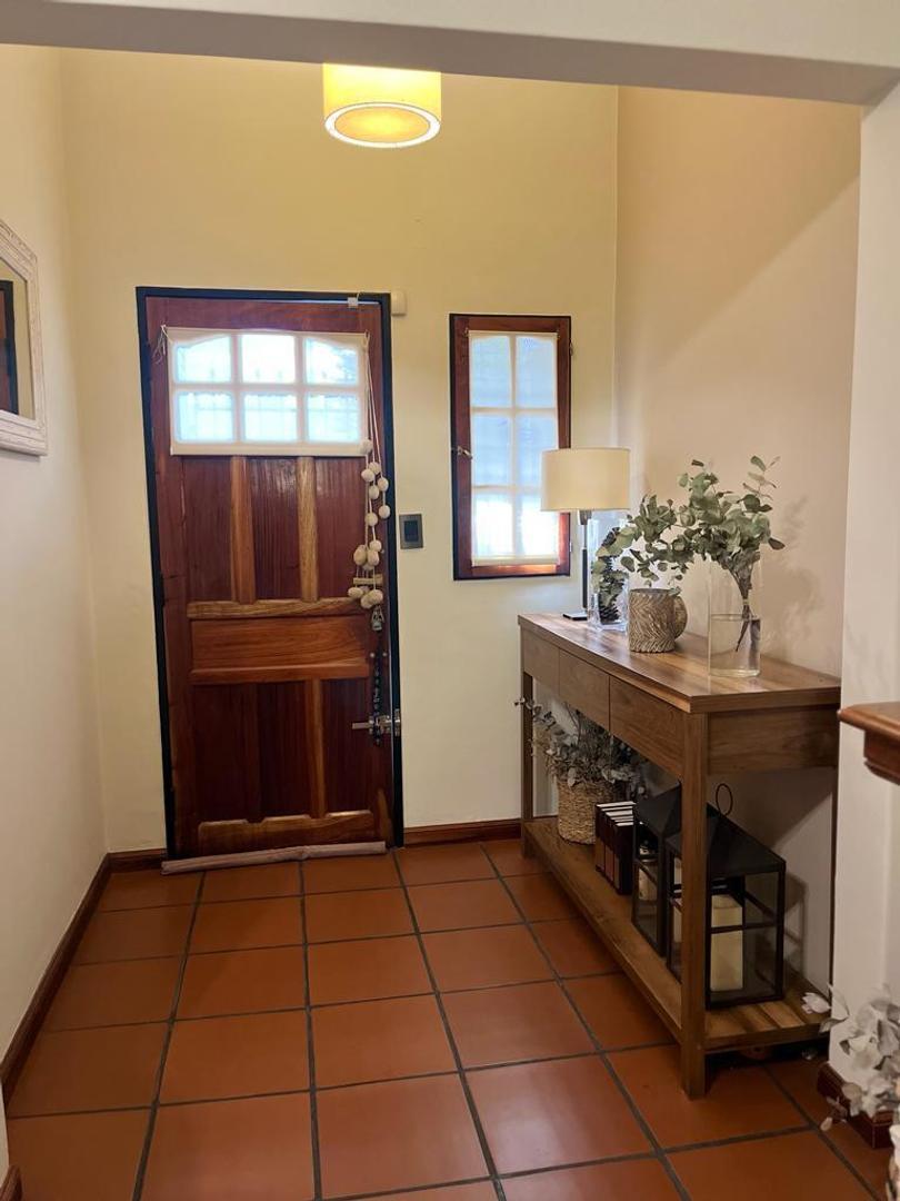 Castelar Norte impecable chalet 3 ambientes a la venta