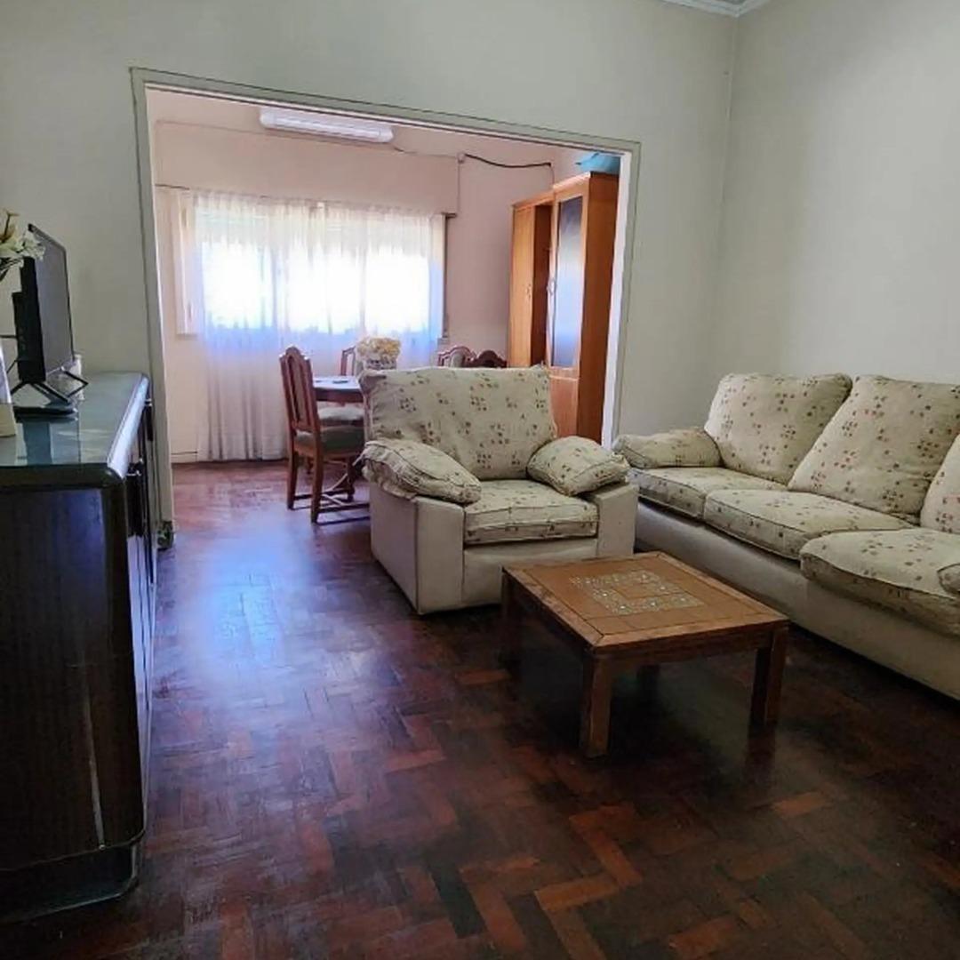 Castelar Norte a 100 mts de Arias chalet en venta