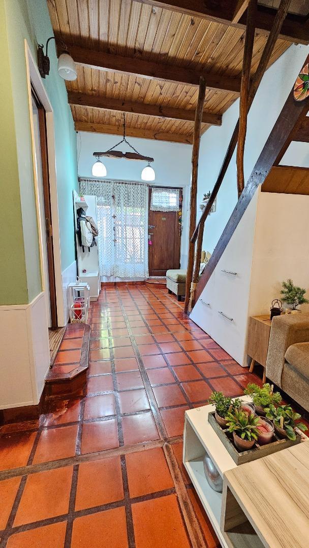 Duplex 4 ambientes con patio quincho y garage