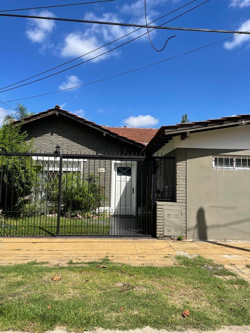 Casa venta 4 ambientes Castelar norte APTA BANCO NACION