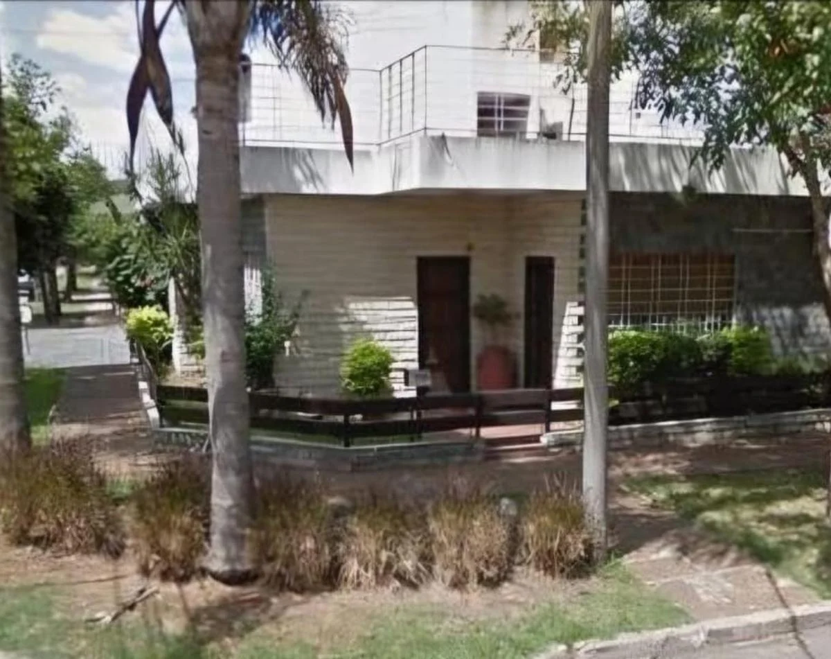 Casa 4 ambientes en Castelar Norte