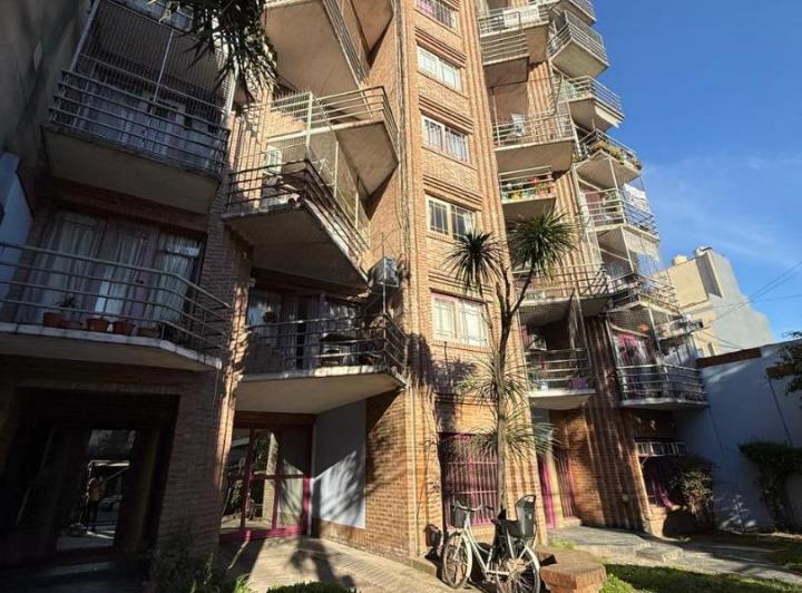 Departamento 2 ambientes en Moron Sur 3