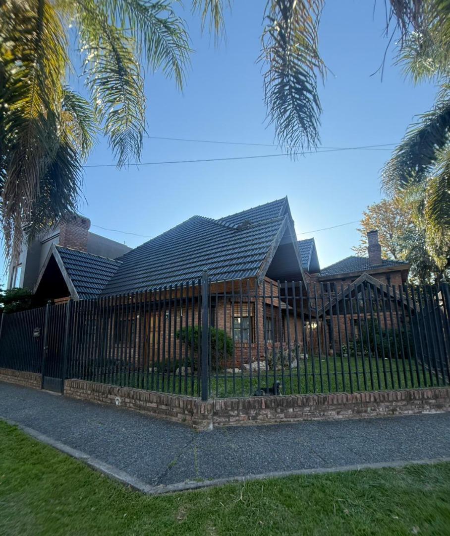 Chalet 6 ambientes en Castelar Norte