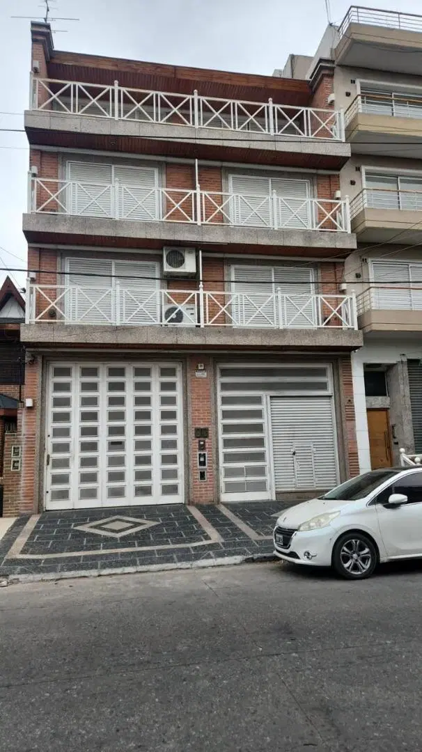 Importante deposito con departamentos posibilidad alquiler 5