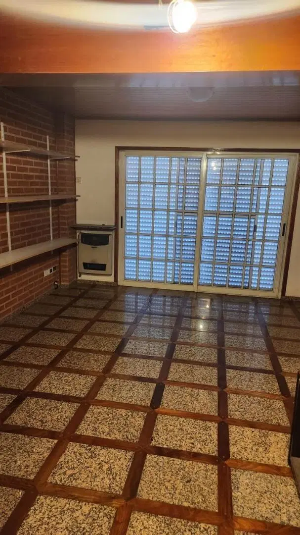 Importante deposito con departamentos posibilidad alquiler 4