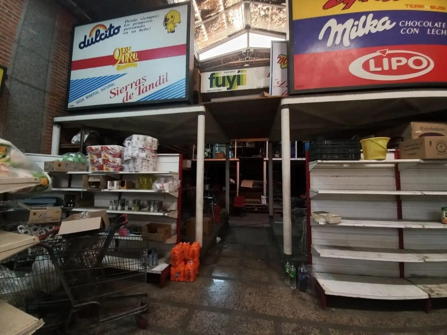 Foto de Importante deposito con departamentos posibilidad alquiler, imagen 2