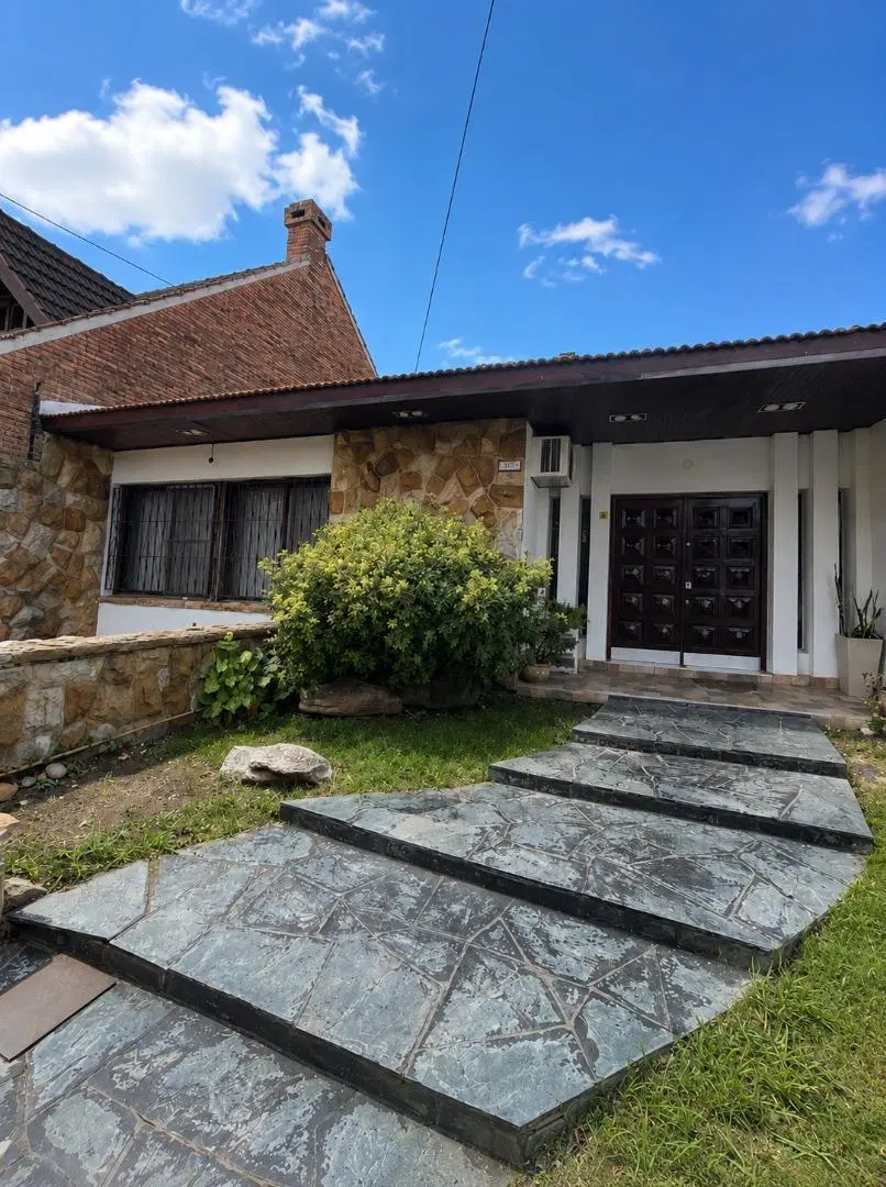 Casa 4 ambientes en Ituzaingó Norte 2
