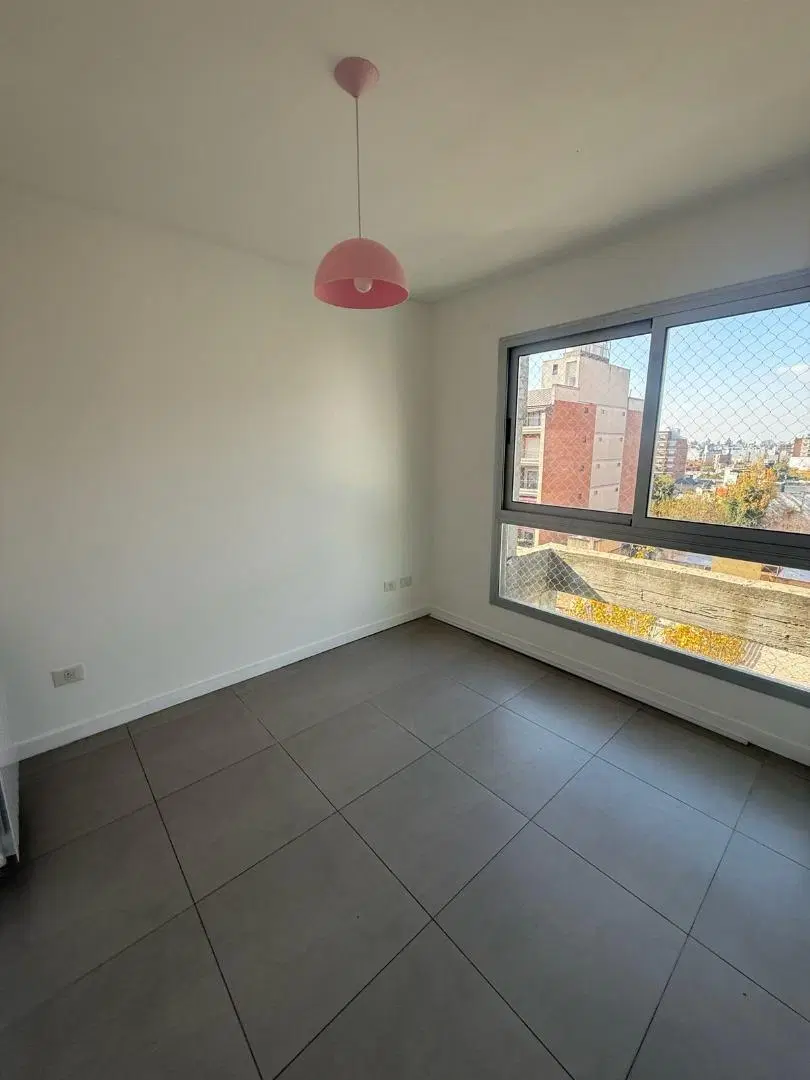 Departamento al frente en alquiler tipo dúplex 4