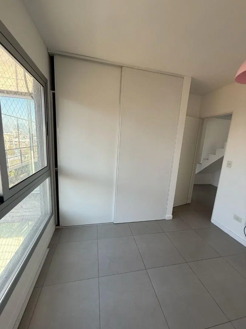 Departamento al frente en alquiler tipo dúplex 3