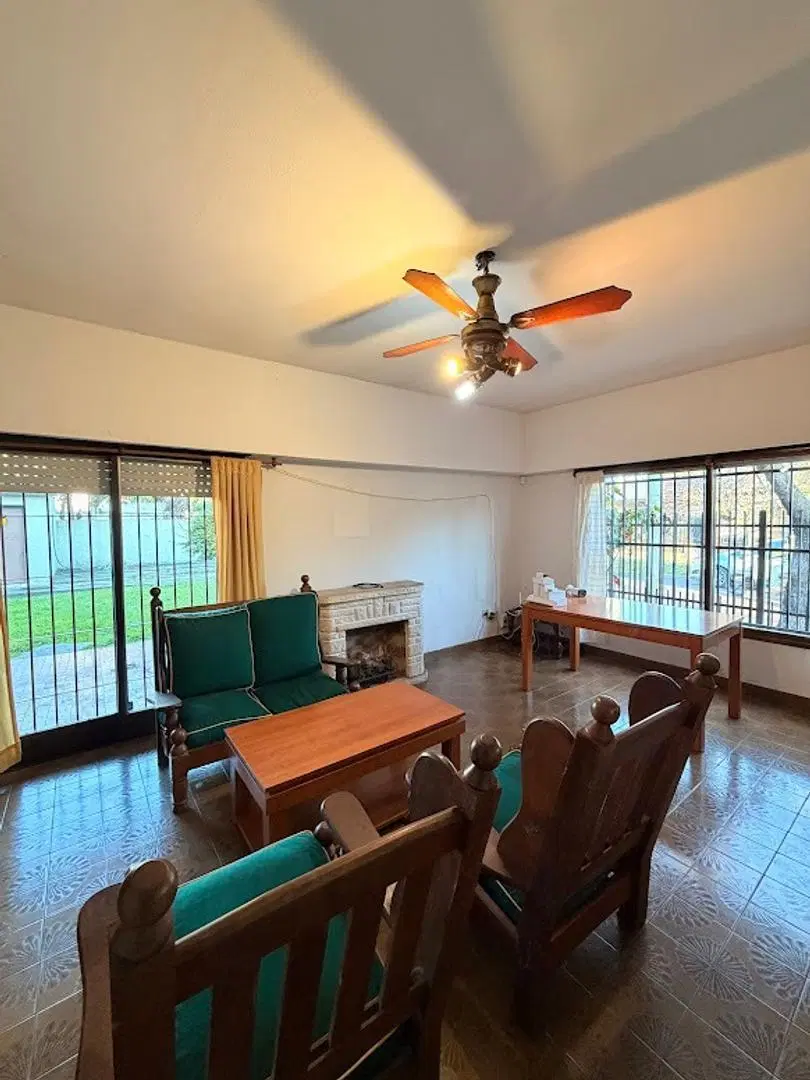 Casa Americana 4 ambientes con parque Castelar Norte 3