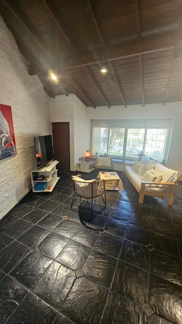 Hermosa Casa de estilo 4 ambientes en venta Castelar Norte 2