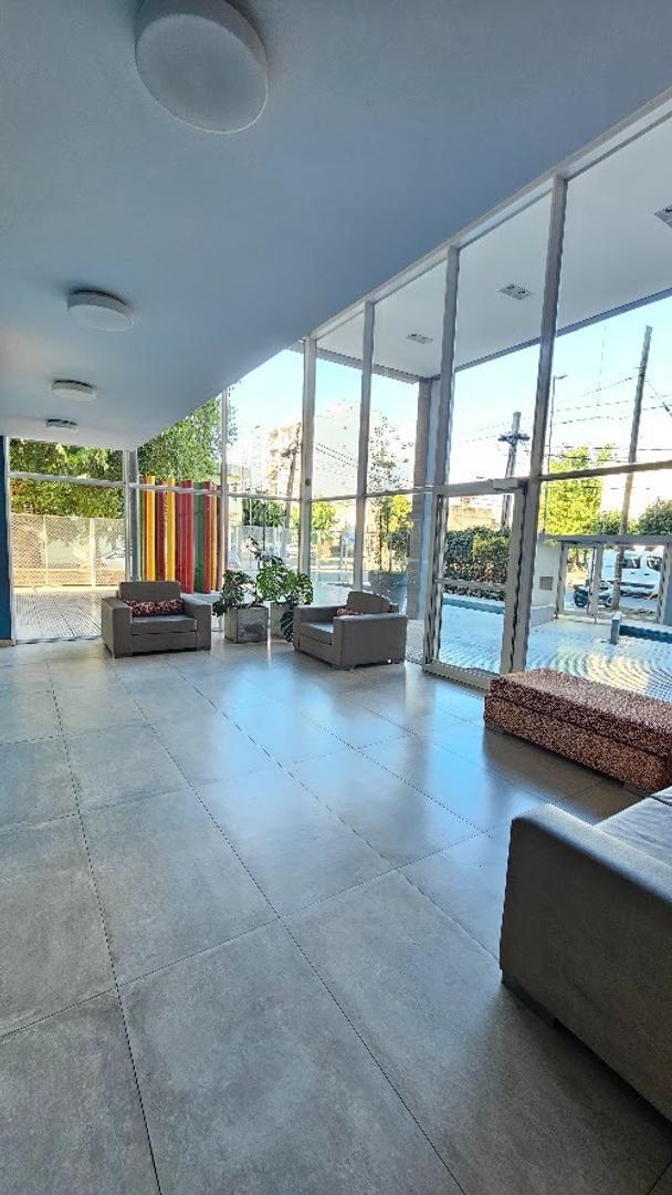 Foto de Venta Departamento 4 ambientes tipo Dúplex Cochera Morón, imagen 2