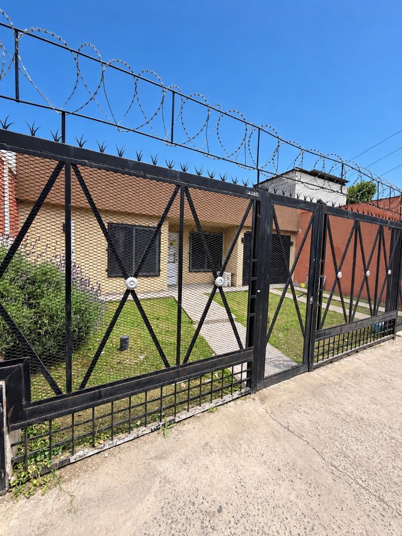 Foto de Casa tipo steel frame de 4 ambientes en Ituzaingó Norte, imagen 1