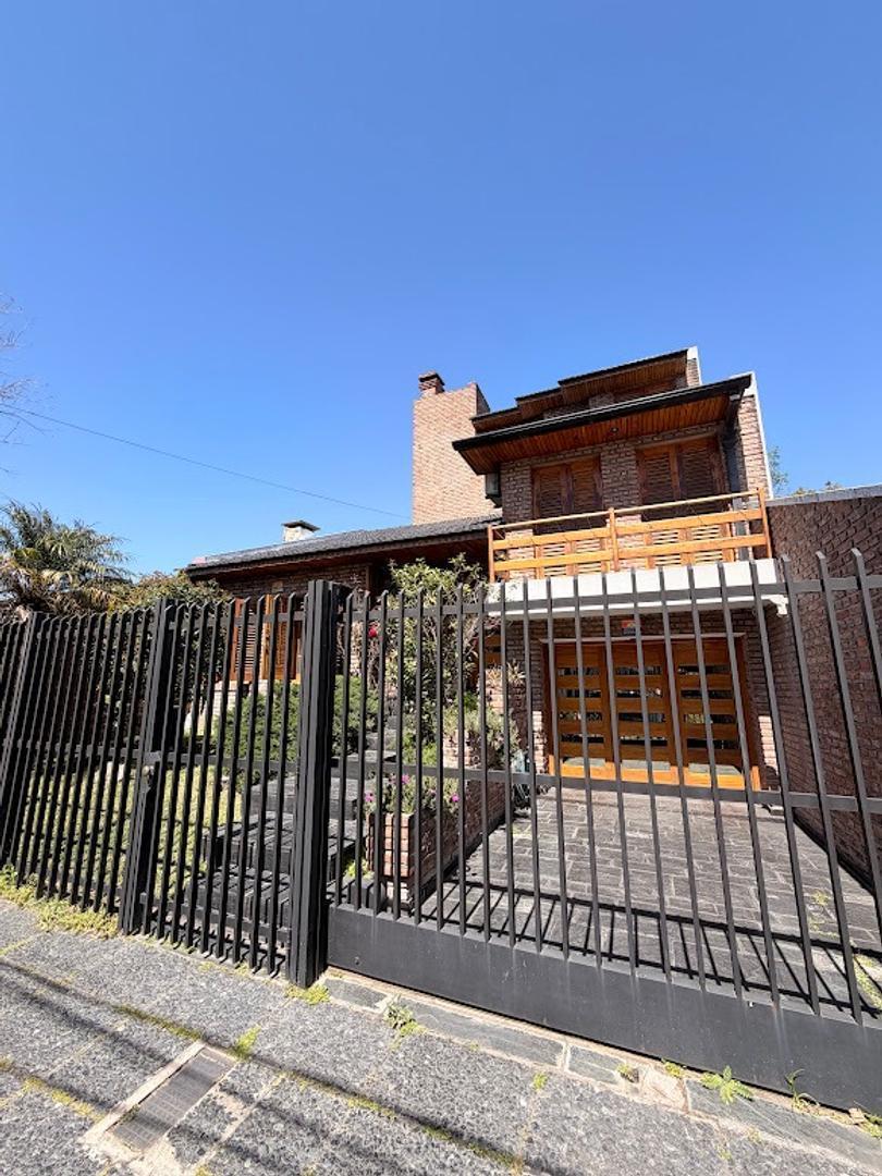 Foto de Casa 4 ambientes en Castelar Norte a metros de Santa Rosa, imagen 1